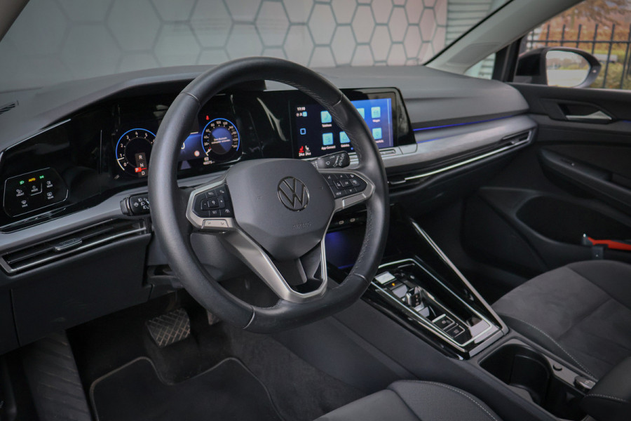 Volkswagen Golf Variant 1.5 eTSI Style | MEMORY SEATS | MASSAGE | STOELVERWARMING | ADAPTIVE CRUISE | SFEERVERLICHTING | APPLE CARPLAY |