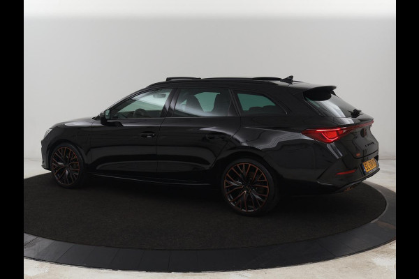 CUPRA Leon 1.4 eHybrid VZ | 245pk | Panoramadak | Stoelverwarming | Adaptive cruise | Camera | Carplay | Keyless | Sfeerverlichting | Navigatie | Sportstoelen | PHEV | Plug In