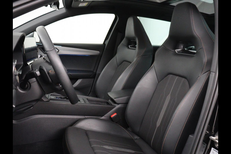 CUPRA Leon 1.4 eHybrid VZ | 245pk | Panoramadak | Stoelverwarming | Adaptive cruise | Camera | Carplay | Keyless | Sfeerverlichting | Navigatie | Sportstoelen | PHEV | Plug In