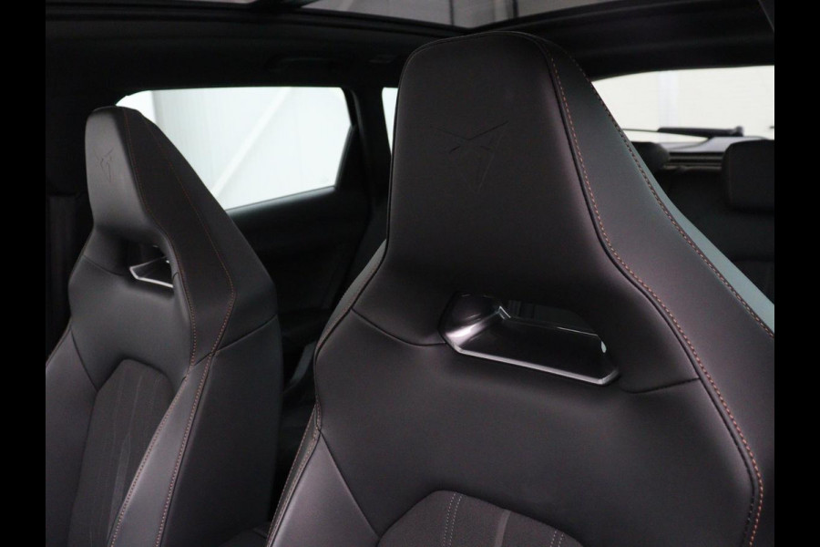 CUPRA Leon 1.4 eHybrid VZ | 245pk | Panoramadak | Stoelverwarming | Adaptive cruise | Camera | Carplay | Keyless | Sfeerverlichting | Navigatie | Sportstoelen | PHEV | Plug In