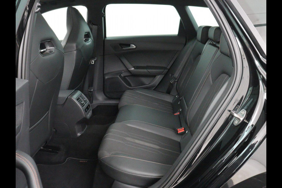 CUPRA Leon 1.4 eHybrid VZ | 245pk | Panoramadak | Stoelverwarming | Adaptive cruise | Camera | Carplay | Keyless | Sfeerverlichting | Navigatie | Sportstoelen | PHEV | Plug In