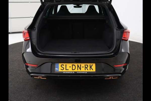 CUPRA Leon 1.4 eHybrid VZ | 245pk | Panoramadak | Stoelverwarming | Adaptive cruise | Camera | Carplay | Keyless | Sfeerverlichting | Navigatie | Sportstoelen | PHEV | Plug In