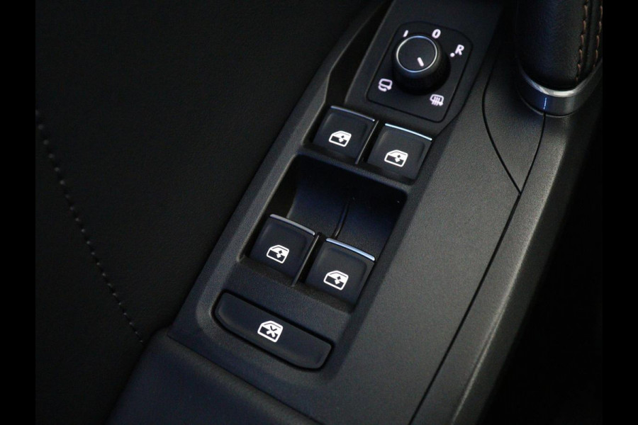 CUPRA Leon 1.4 eHybrid VZ | 245pk | Panoramadak | Stoelverwarming | Adaptive cruise | Camera | Carplay | Keyless | Sfeerverlichting | Navigatie | Sportstoelen | PHEV | Plug In