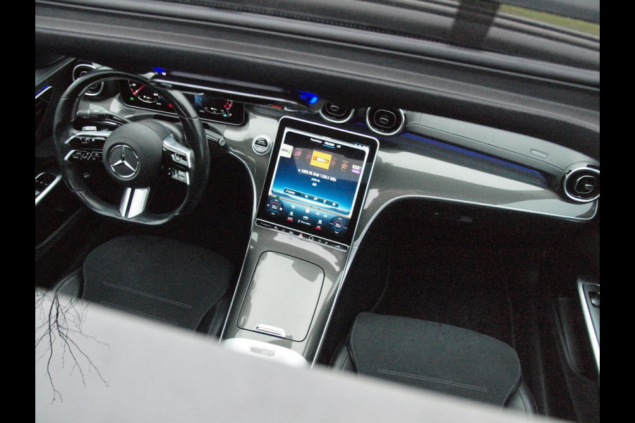 Mercedes-Benz C-Klasse 300 e AMG Line | Panoramadak | Trekhaak | Camera | Sfeerverlichting | Burmester |