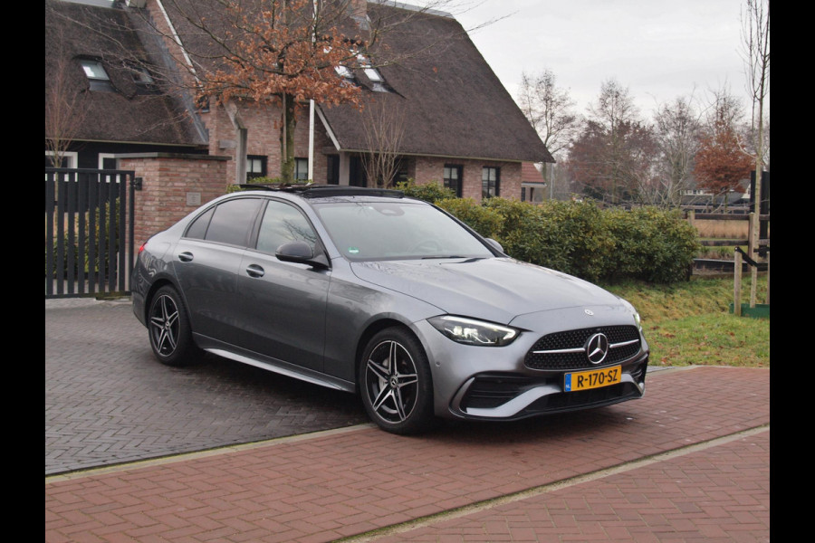 Mercedes-Benz C-Klasse 300 e AMG Line | Panoramadak | Trekhaak | Camera | Sfeerverlichting | Burmester |