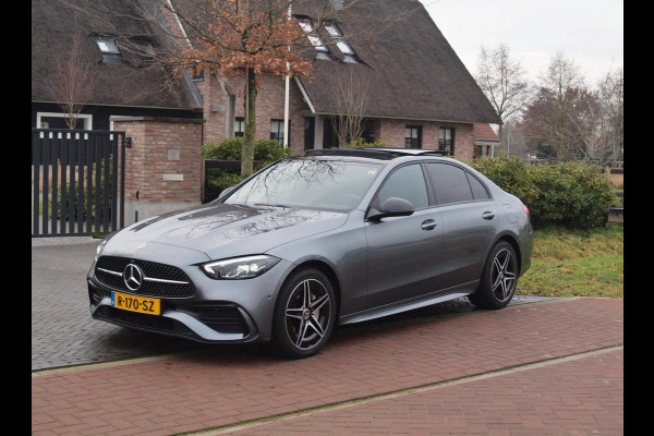 Mercedes-Benz C-Klasse 300 e AMG Line | Panoramadak | Trekhaak | Camera | Sfeerverlichting | Burmester |