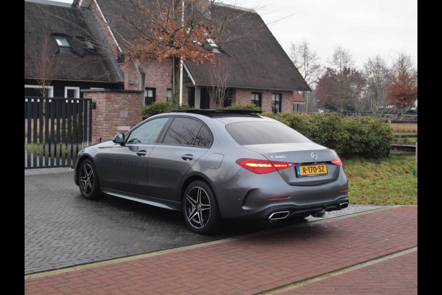 Mercedes-Benz C-Klasse 300 e AMG Line | Panoramadak | Trekhaak | Camera | Sfeerverlichting | Burmester |