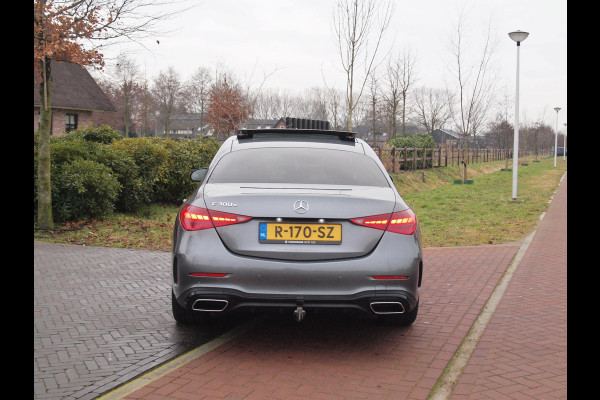 Mercedes-Benz C-Klasse 300 e AMG Line | Panoramadak | Trekhaak | Camera | Sfeerverlichting | Burmester |