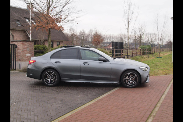 Mercedes-Benz C-Klasse 300 e AMG Line | Panoramadak | Trekhaak | Camera | Sfeerverlichting | Burmester |