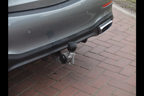 Mercedes-Benz C-Klasse 300 e AMG Line | Panoramadak | Trekhaak | Camera | Sfeerverlichting | Burmester |