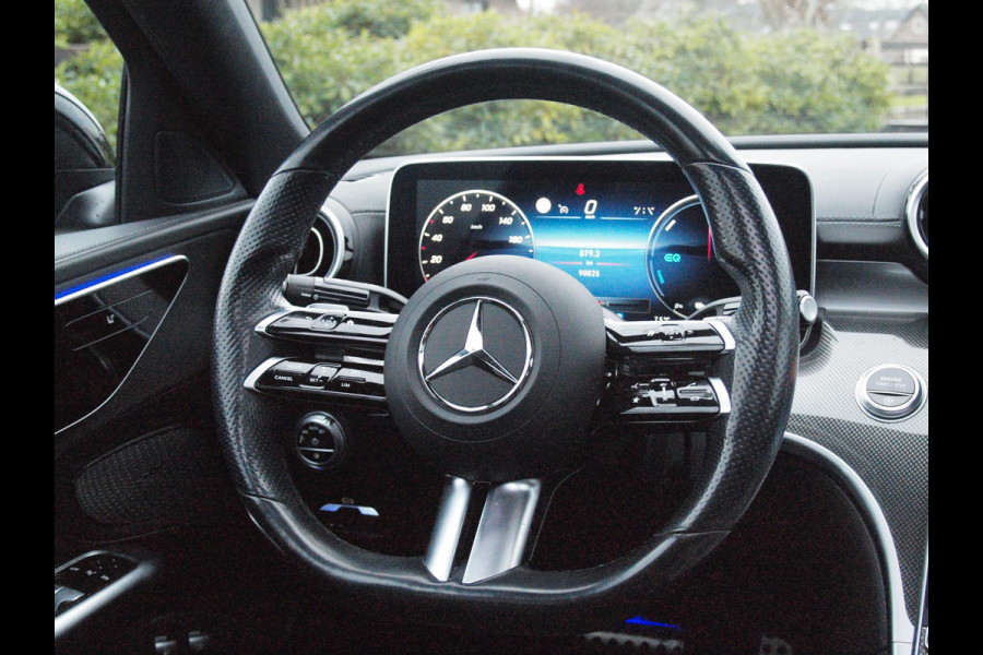 Mercedes-Benz C-Klasse 300 e AMG Line | Panoramadak | Trekhaak | Camera | Sfeerverlichting | Burmester |
