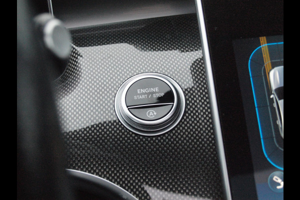 Mercedes-Benz C-Klasse 300 e AMG Line | Panoramadak | Trekhaak | Camera | Sfeerverlichting | Burmester |