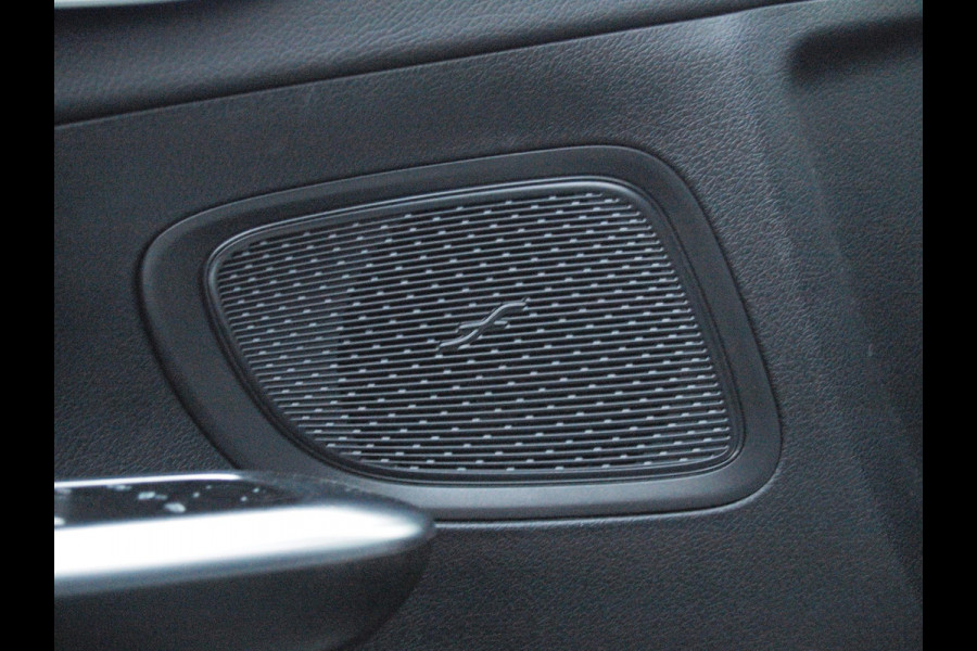 Mercedes-Benz C-Klasse 300 e AMG Line | Panoramadak | Trekhaak | Camera | Sfeerverlichting | Burmester |