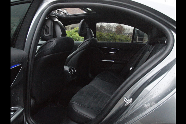 Mercedes-Benz C-Klasse 300 e AMG Line | Panoramadak | Trekhaak | Camera | Sfeerverlichting | Burmester |