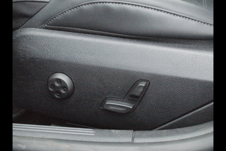 Mercedes-Benz C-Klasse 300 e AMG Line | Panoramadak | Trekhaak | Camera | Sfeerverlichting | Burmester |