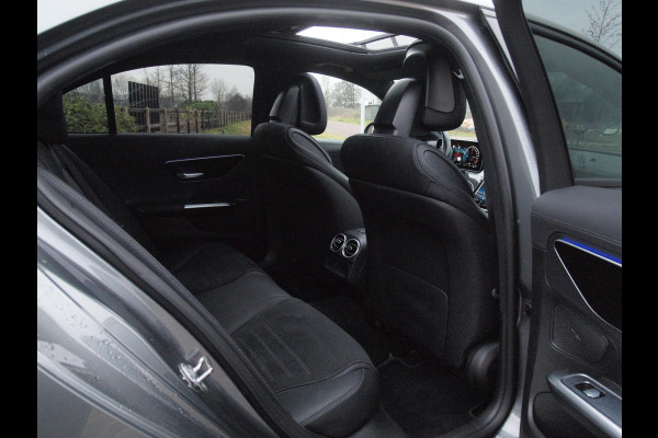 Mercedes-Benz C-Klasse 300 e AMG Line | Panoramadak | Trekhaak | Camera | Sfeerverlichting | Burmester |