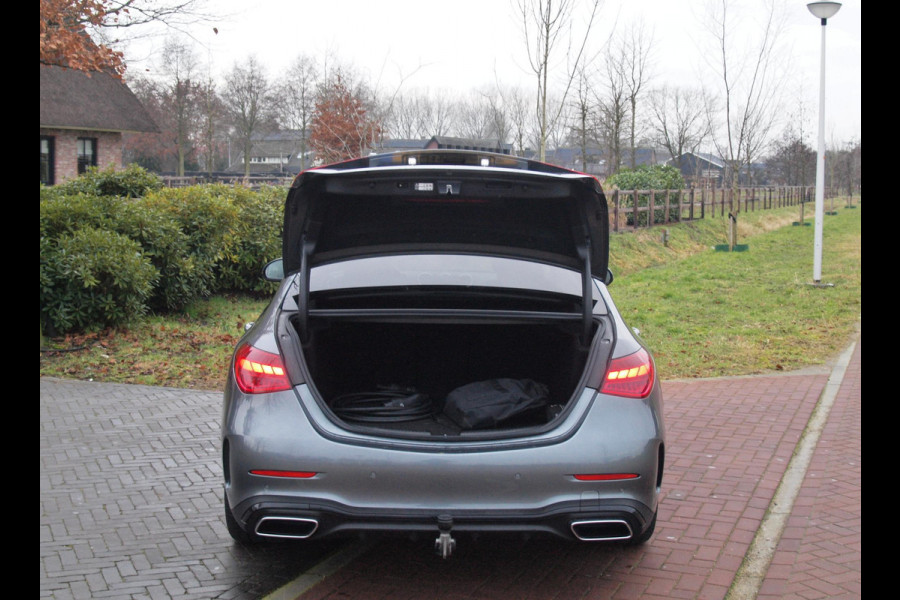 Mercedes-Benz C-Klasse 300 e AMG Line | Panoramadak | Trekhaak | Camera | Sfeerverlichting | Burmester |