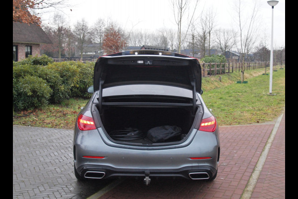 Mercedes-Benz C-Klasse 300 e AMG Line | Panoramadak | Trekhaak | Camera | Sfeerverlichting | Burmester |