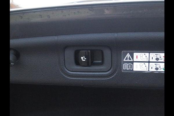 Mercedes-Benz C-Klasse 300 e AMG Line | Panoramadak | Trekhaak | Camera | Sfeerverlichting | Burmester |