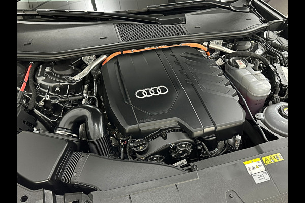 Audi A6 Avant 55 367pk S-Competition Hybrid | 37dkm | 10-2022 | Panodak | ACC | Audi Lane Assist | Trekhaak 2000kg | Stoel en Stuurwielverwarming | Standkachel | 4-Zone | Carplay | S-Line | 37dkm | 10-2022 | Rijklaarprijs met Bovag Garantie.