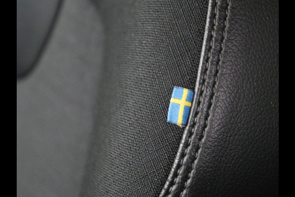 Volvo V60 2.0 D3 Momentum Pro | Trekhaak | Half leder | Carplay | Navigatie | Full LED | Cruise control | Parkeerhulp | Bluetooth