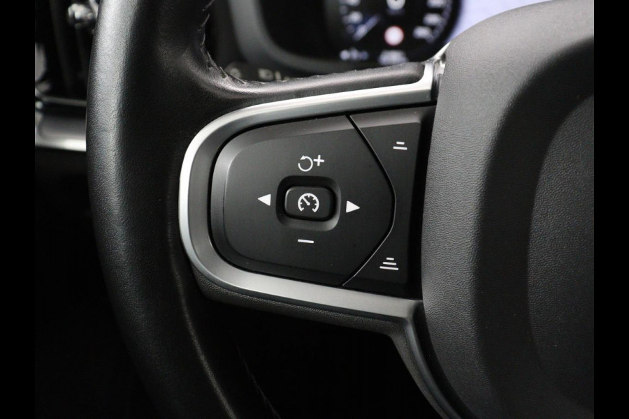 Volvo V60 2.0 D3 Momentum Pro | Trekhaak | Half leder | Carplay | Navigatie | Full LED | Cruise control | Parkeerhulp | Bluetooth