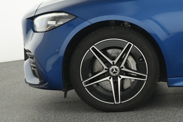 Mercedes-Benz C-Klasse 300 e AMG Plug-In Hybride Trekhaak | AMG LIne | Night Pakket | Memory Voorstoelen | Ledkoplampen | Inclusief 24 maanden Mercedes-Benz Certified garantie voor Europa.
