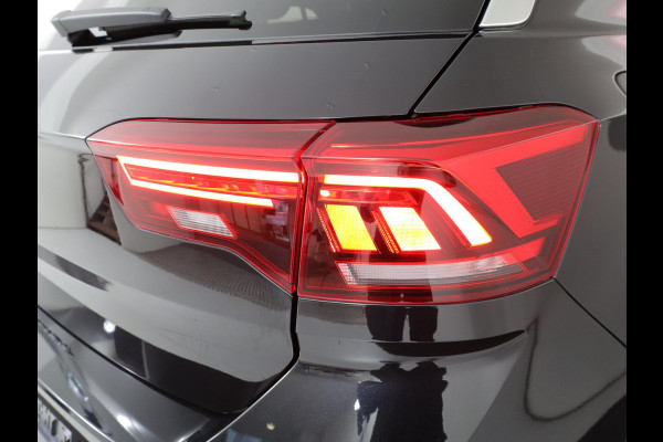 Volkswagen T-Roc 1.5 TSI R-Line 150 PK DSG | Navigatie | Trekhaak afneembaar | ErgoActive Stoel Pakket | Parkeercamera |