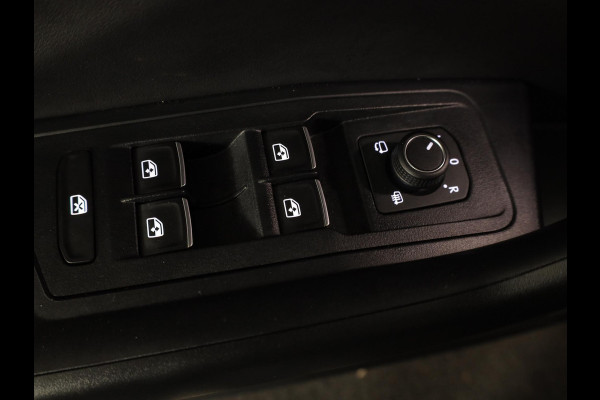 Volkswagen T-Roc 1.5 TSI R-Line 150 PK DSG | Navigatie | Trekhaak afneembaar | ErgoActive Stoel Pakket | Parkeercamera |