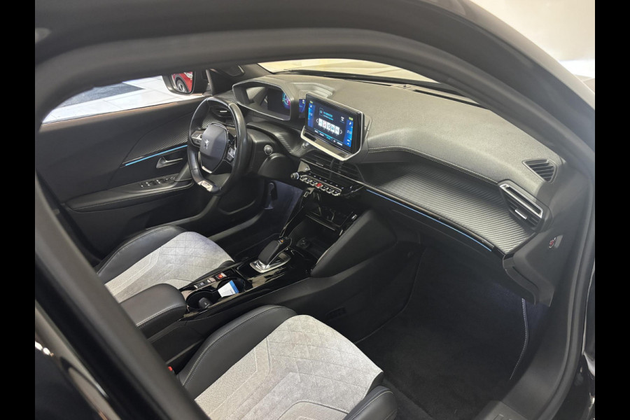 Peugeot e-2008 EV GT 50 kWh | ELEKTRISCH SCHUIFDAK | Alcantara | Stoelverwarming | Navigatie | Adaptive cruise control