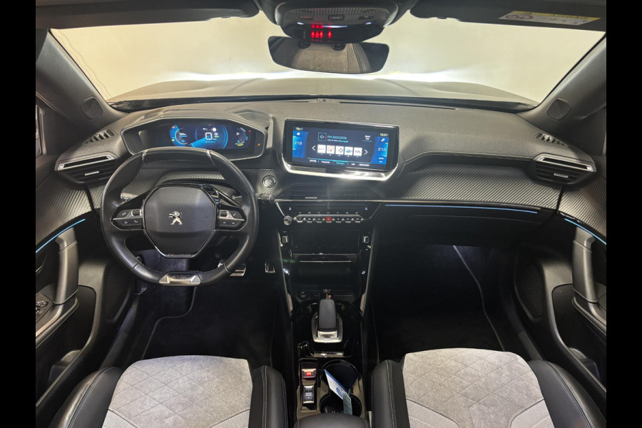 Peugeot e-2008 EV GT 50 kWh | ELEKTRISCH SCHUIFDAK | Alcantara | Stoelverwarming | Navigatie | Adaptive cruise control