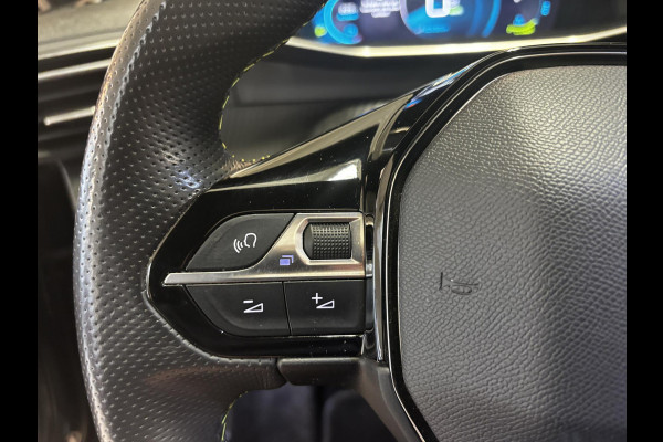 Peugeot e-2008 EV GT 50 kWh | ELEKTRISCH SCHUIFDAK | Alcantara | Stoelverwarming | Navigatie | Adaptive cruise control