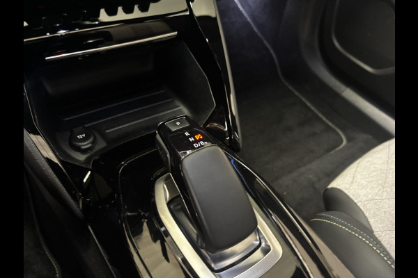 Peugeot e-2008 EV GT 50 kWh | ELEKTRISCH SCHUIFDAK | Alcantara | Stoelverwarming | Navigatie | Adaptive cruise control