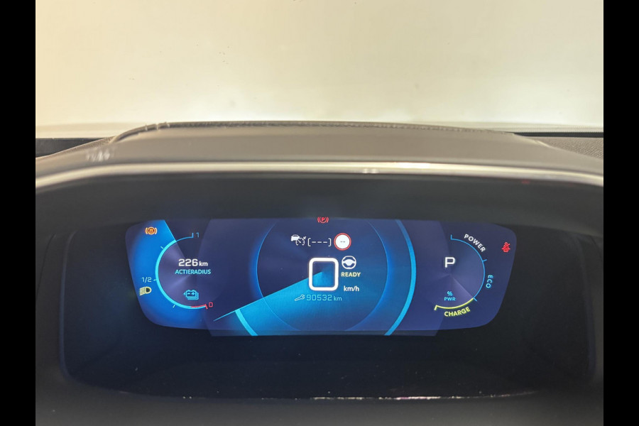 Peugeot e-2008 EV GT 50 kWh | ELEKTRISCH SCHUIFDAK | Alcantara | Stoelverwarming | Navigatie | Adaptive cruise control