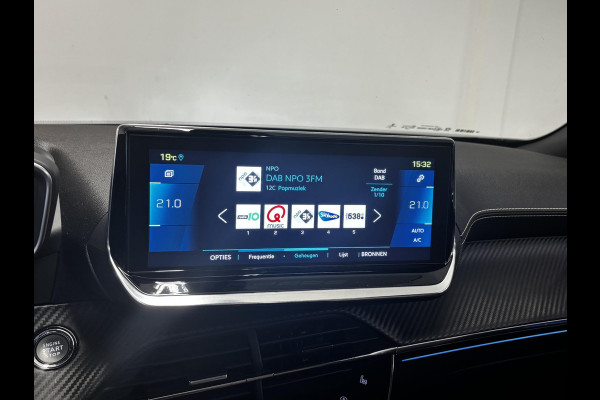 Peugeot e-2008 EV GT 50 kWh | ELEKTRISCH SCHUIFDAK | Alcantara | Stoelverwarming | Navigatie | Adaptive cruise control