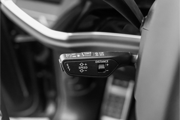 Audi Q3 45 TFSI e S edition ACC Matrix LED 20"