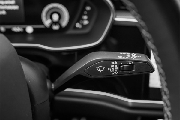 Audi Q3 45 TFSI e S edition ACC Matrix LED 20"