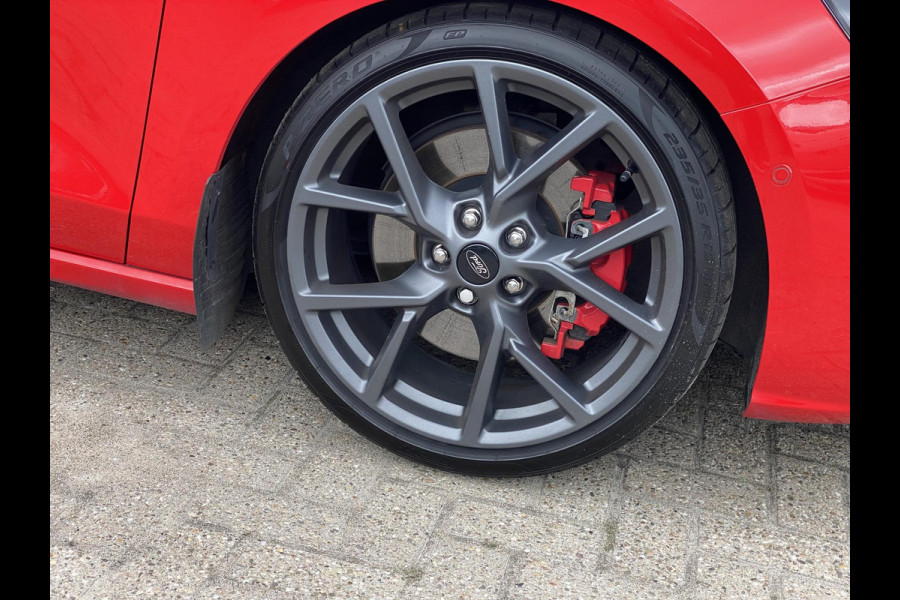 Ford FOCUS Wagon 2.3 EcoBoost ST-X Automaat 280pk! | Panoramadak | Afneembare trekhaak | Winter Pack | Standkachel | AGR-stoelen | Bang&Olufsen | Elektrische achterklep | Head up Display | Matrix LED