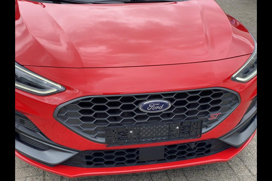 Ford FOCUS Wagon 2.3 EcoBoost ST-X Automaat 280pk! | Panoramadak | Afneembare trekhaak | Winter Pack | Standkachel | AGR-stoelen | Bang&Olufsen | Elektrische achterklep | Head up Display | Matrix LED