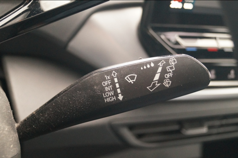 Volkswagen ID.4 Pro Life 77kWh -SOH93%-TREKHAAK-NAVI-ECC-PDC-
