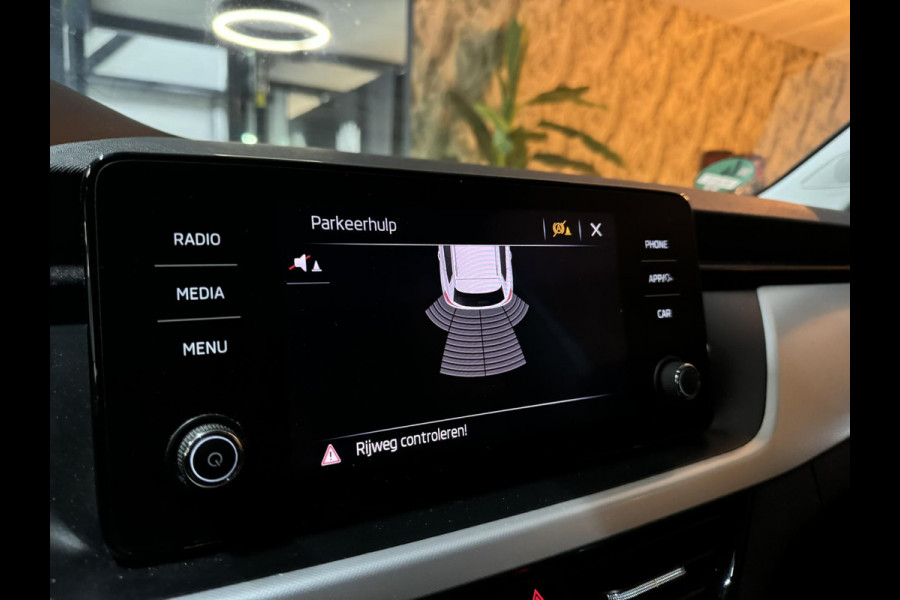 Škoda Kamiq 1.0 TSI Sport Business Garantie Carplay StoelVW Lane Ass Front Ass DAB Cruise Clima Navi LED Rijklaar