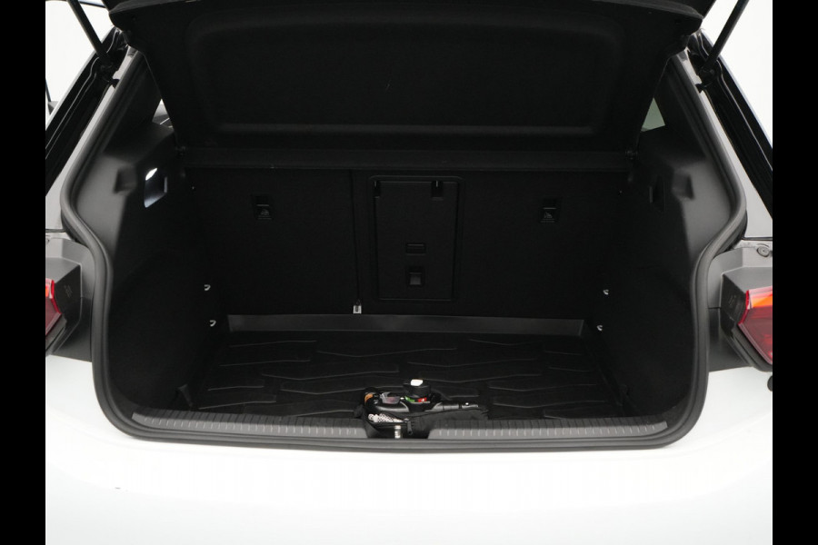 Volkswagen ID.3 First Plus 58 kWh 204pk Trekhaak Navigatie Camera Stoel/Stuurverwarming Acc