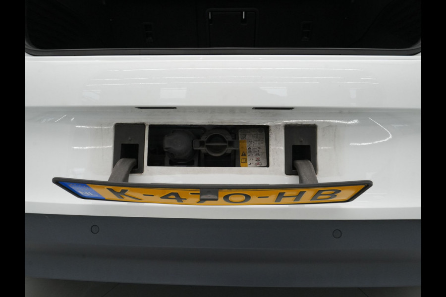Volkswagen ID.3 First Plus 58 kWh 204pk Trekhaak Navigatie Camera Stoel/Stuurverwarming Acc