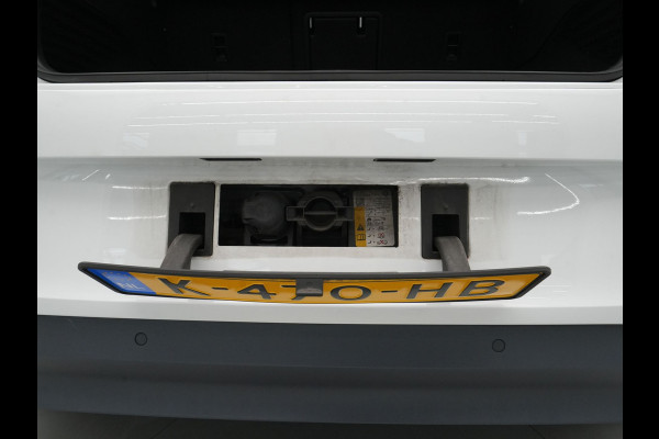 Volkswagen ID.3 First Plus 58 kWh 204pk Trekhaak Navigatie Camera Stoel/Stuurverwarming Acc