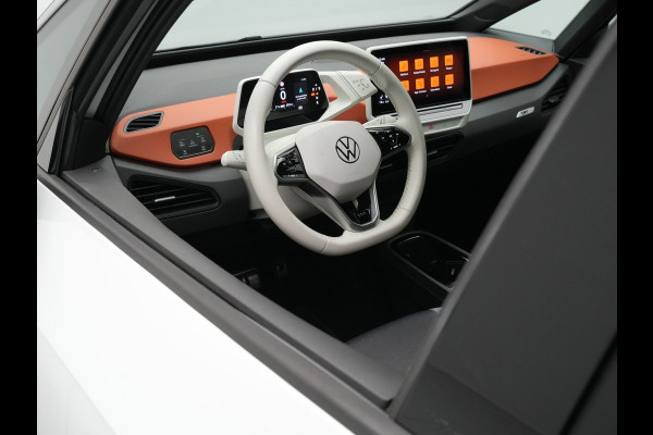 Volkswagen ID.3 First Plus 58 kWh 204pk Trekhaak Navigatie Camera Stoel/Stuurverwarming Acc