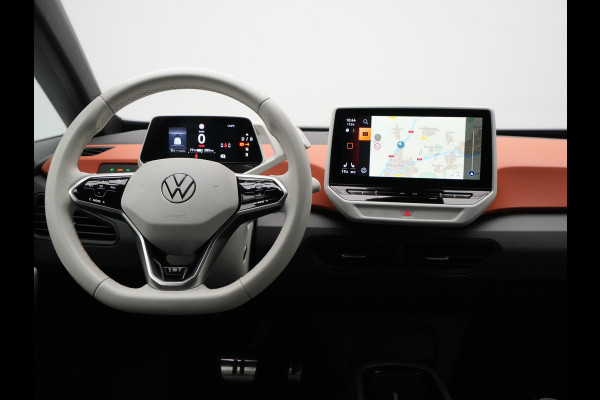 Volkswagen ID.3 First Plus 58 kWh 204pk Trekhaak Navigatie Camera Stoel/Stuurverwarming Acc