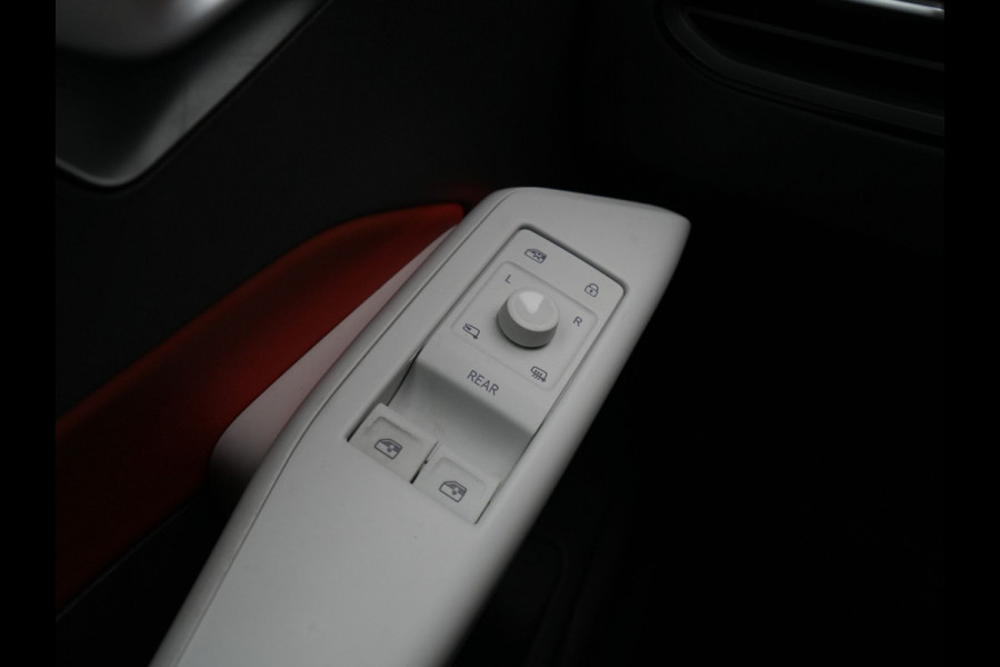 Volkswagen ID.3 First Plus 58 kWh 204pk Trekhaak Navigatie Camera Stoel/Stuurverwarming Acc