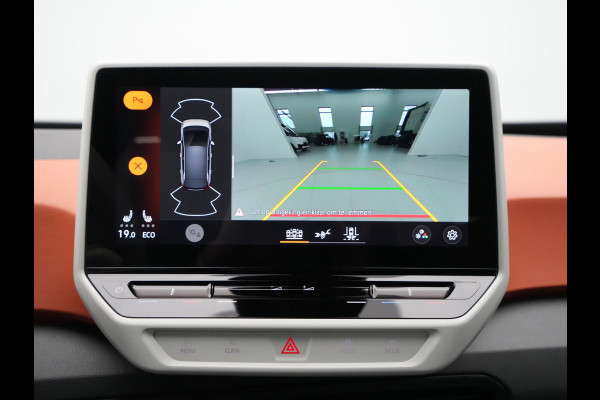 Volkswagen ID.3 First Plus 58 kWh 204pk Trekhaak Navigatie Camera Stoel/Stuurverwarming Acc
