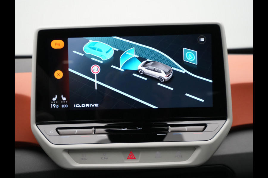 Volkswagen ID.3 First Plus 58 kWh 204pk Trekhaak Navigatie Camera Stoel/Stuurverwarming Acc