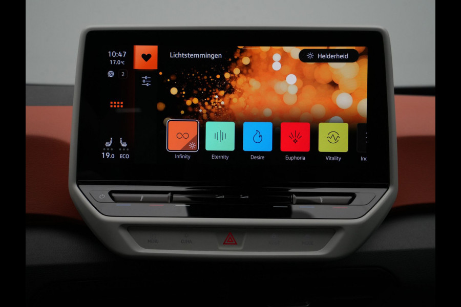 Volkswagen ID.3 First Plus 58 kWh 204pk Trekhaak Navigatie Camera Stoel/Stuurverwarming Acc